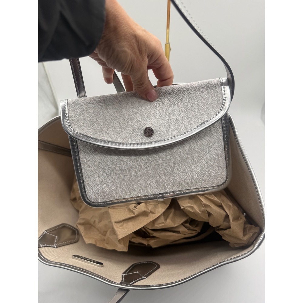 Michael Kors Eva Large Metallic Logo Stripe‎ Tote in Optic White - Picture 7 of 9